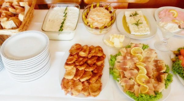 Leckereien vom Buffet